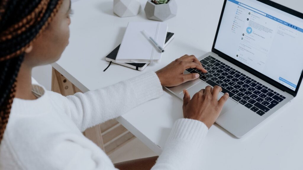 Các nhóm ứng dụng tăng lượt theo dõi và lượt thích tức thì phổ biến